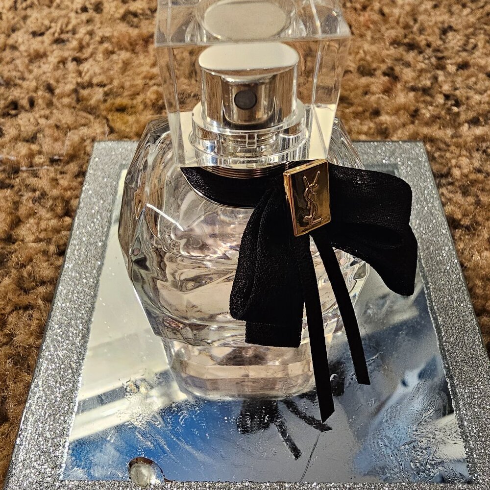 YSL paris noir purfume!